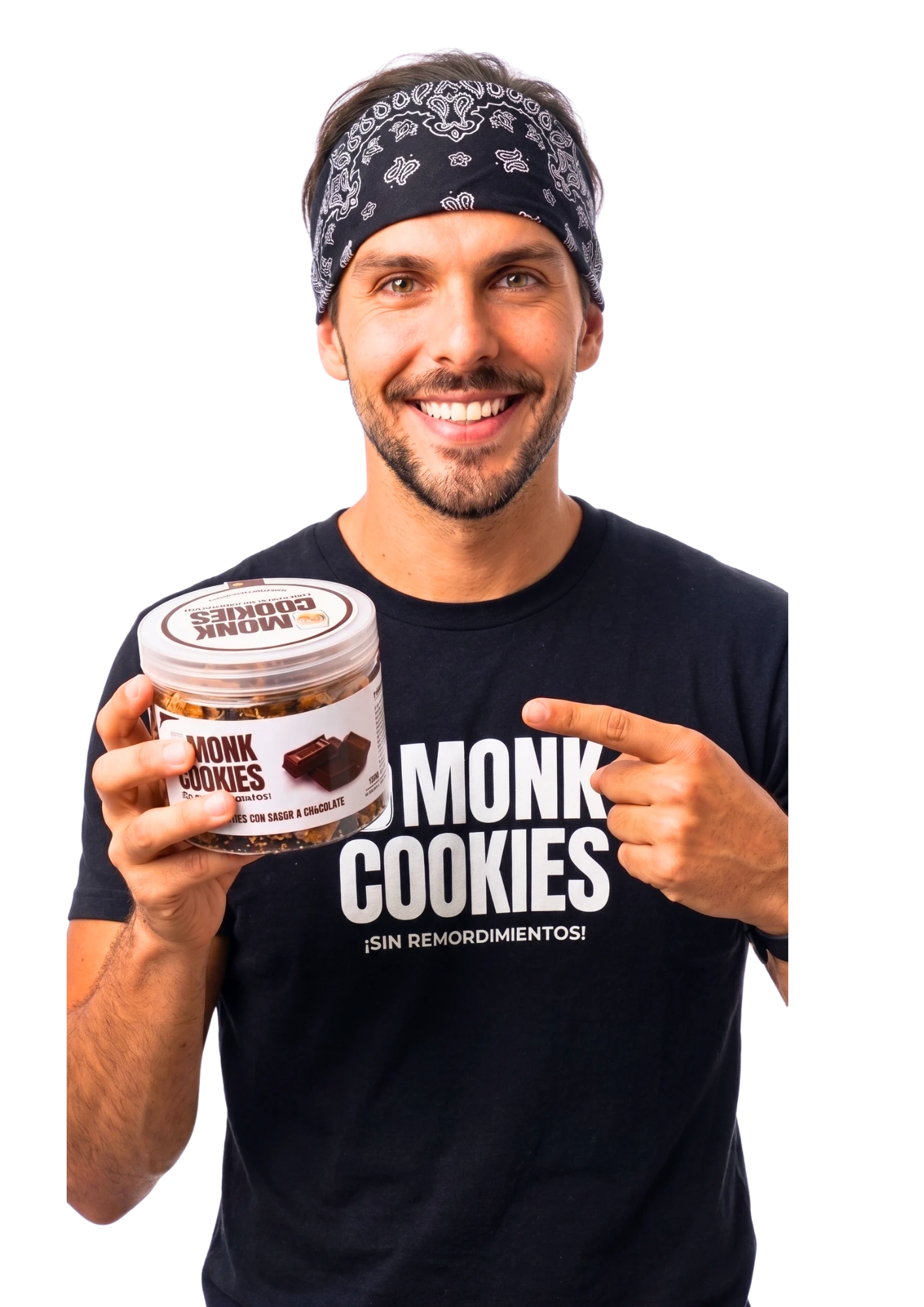 Fundador de Monk Cookies sosteniendo un pote de galletas sabor Chocolate